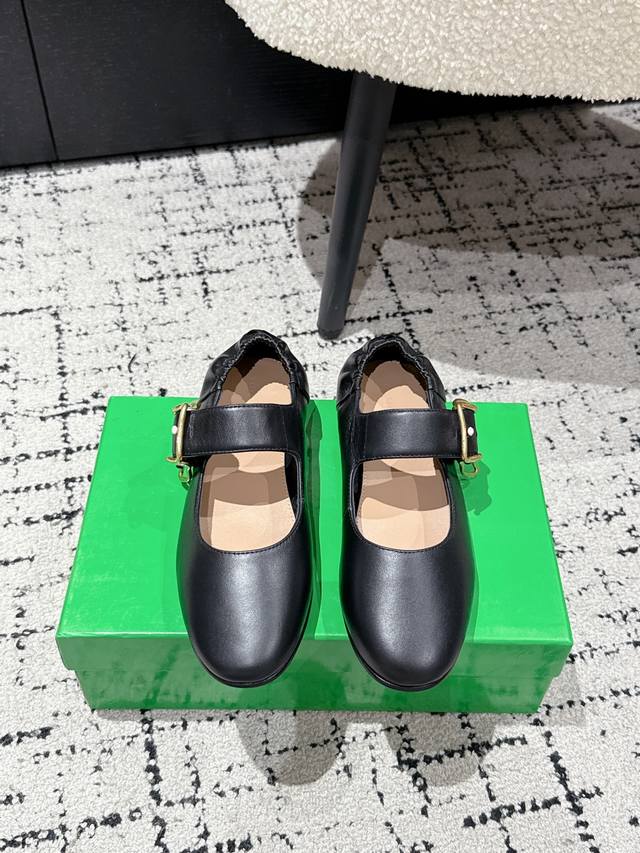 Top-of-the-line Bv 25 Women's Astaire Mary Jane Ballerinas. These leather Mary J