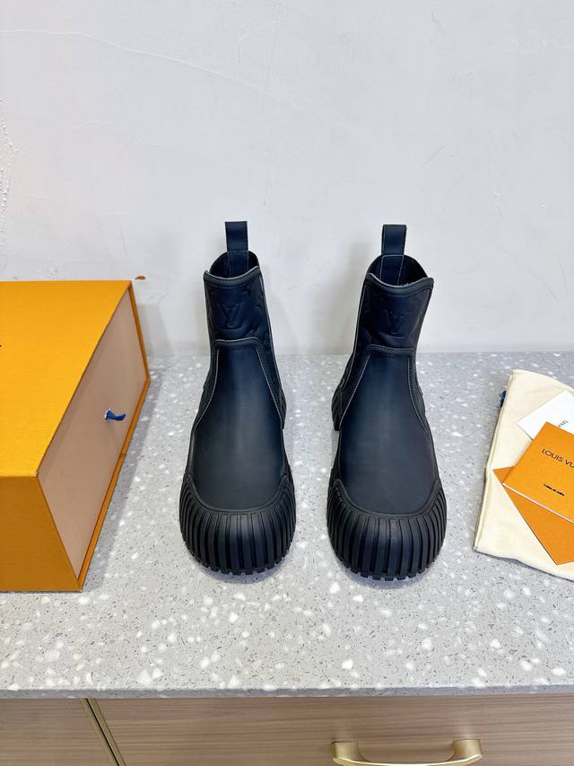 Comes with the official website synced airplane box Louis Vuitton 25Ss autumn a