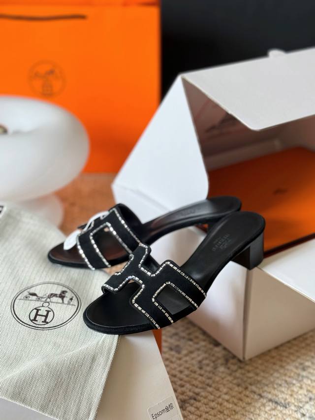 I-shaped mid-heeled half-slide. Hermes Is A Classic Epic. Produced By Trading C
