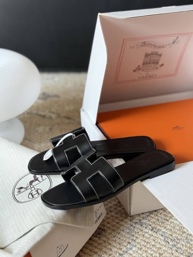 I-shaped slippers. Hermes Is A Classic Epic. Produced By Trading Company, Pure