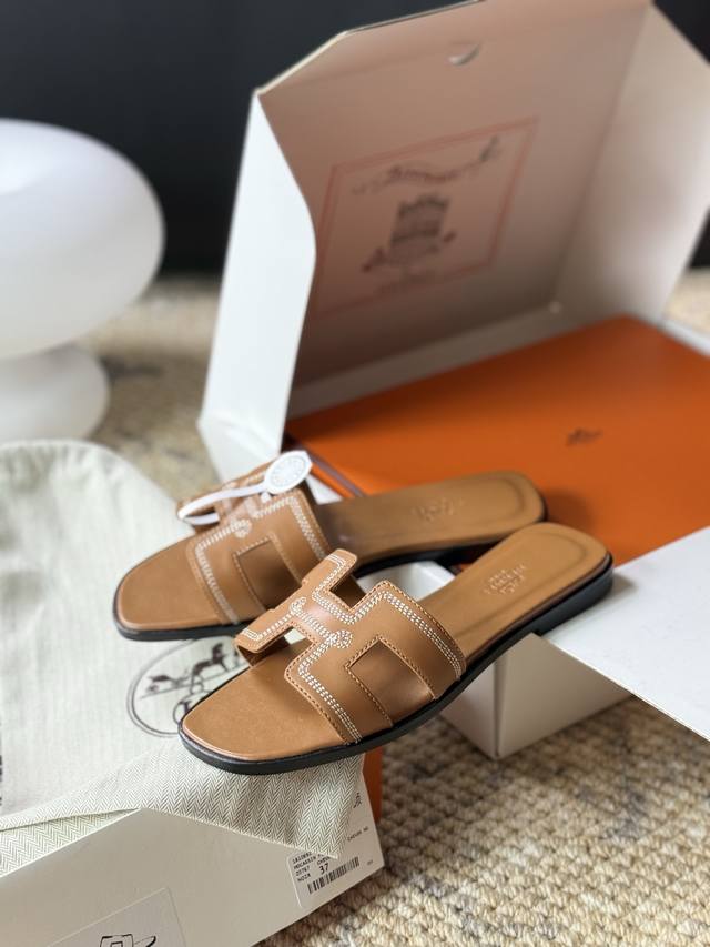 I-shaped half-slippers. Hermes Is A Classic Epic. Produced By Trading Company,