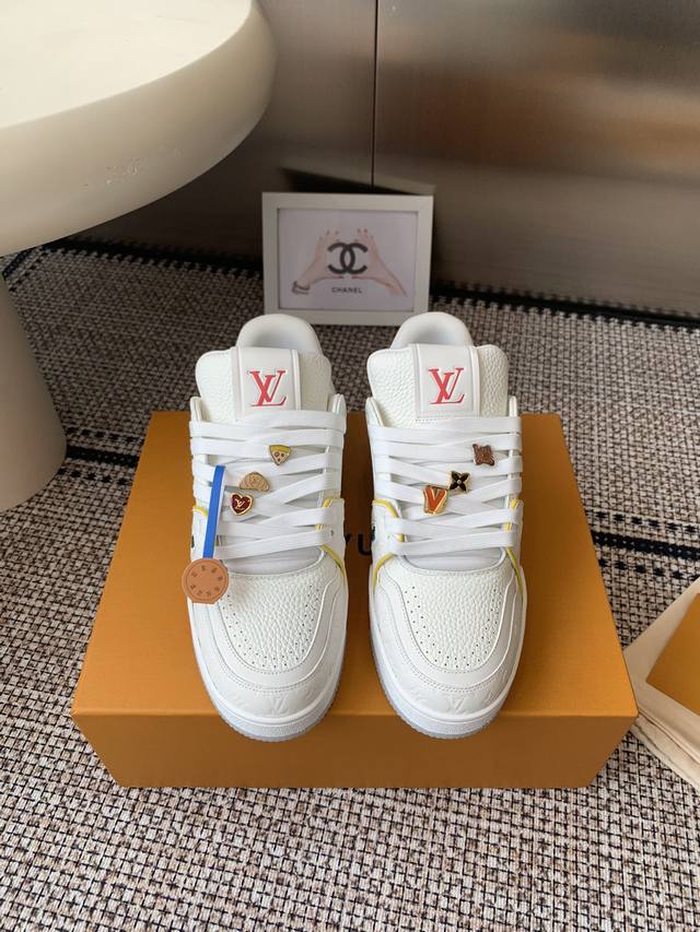 2670 The latest Lv Trainer series of new sports shoes. The entire pair of shoes