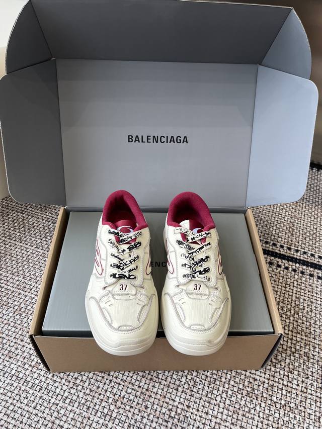 Balenciaga's latest autumn/winter Hamp Tons sneakers, a couple's pair, are highl