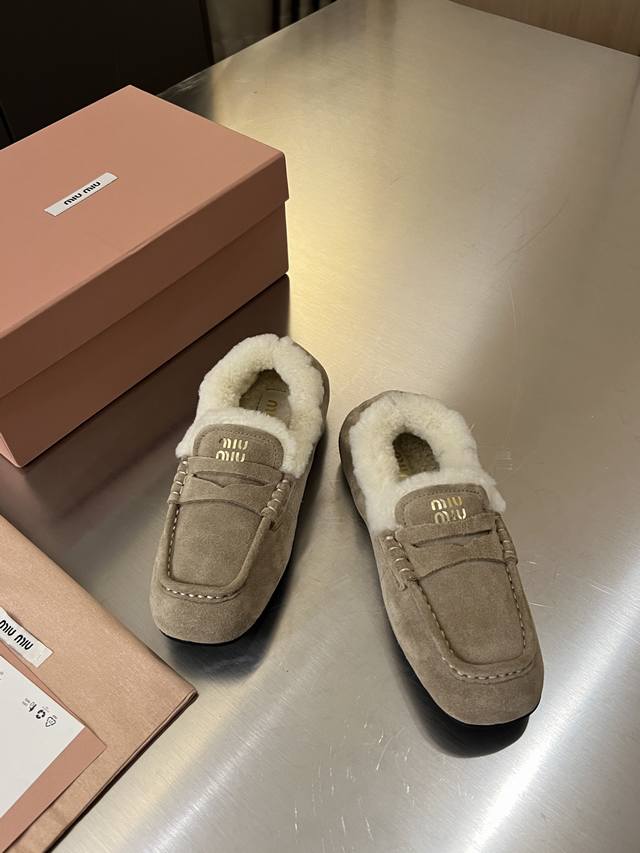 Miu Miu 2025 Fall/Winter New Lambswool Loafers DDD. 1:1 original design, a favor