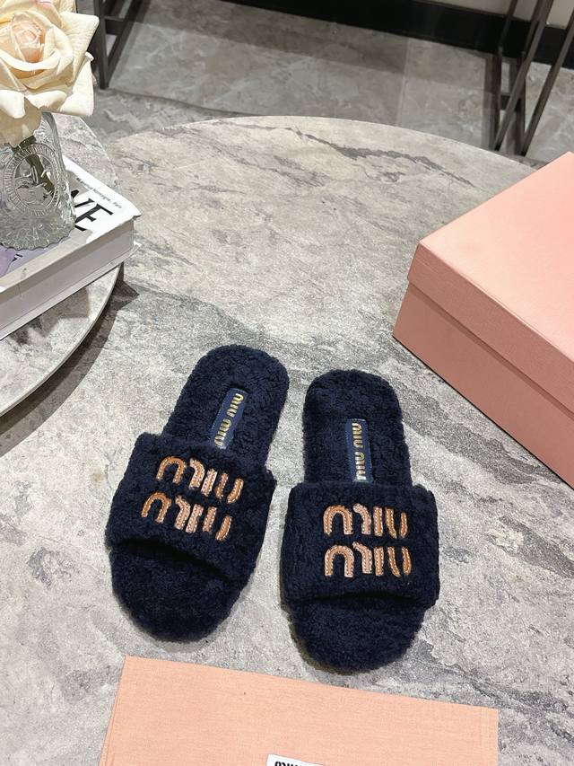 Miumiu's latest furry slippers for fall and winter~ Miu has released quite a few