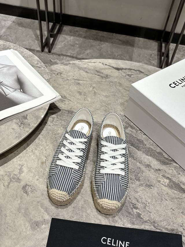 Celine Celine Runner Cr-03 sneakers are decorated with the Celine logo on the to