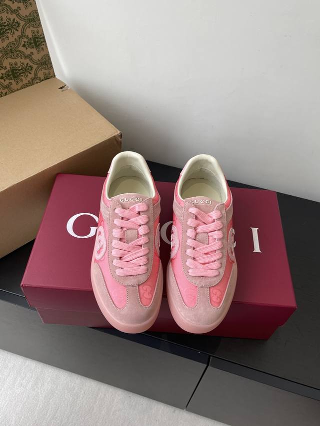 Women's Gucci 2025 new double G casual shoes (white sneakers DDD). These shoes
