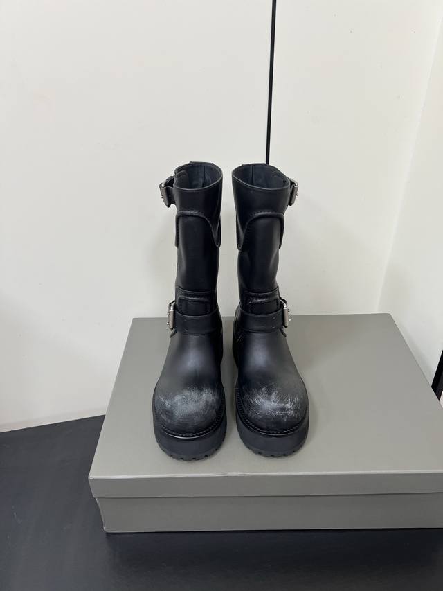 Balenciaga Parisian family 25 autumn and winter new Venom retro distressed motor