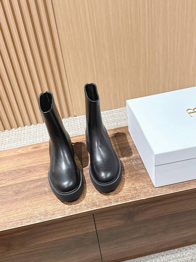 Dongguan production# New autumn and winter heel zipper short boots make your leg