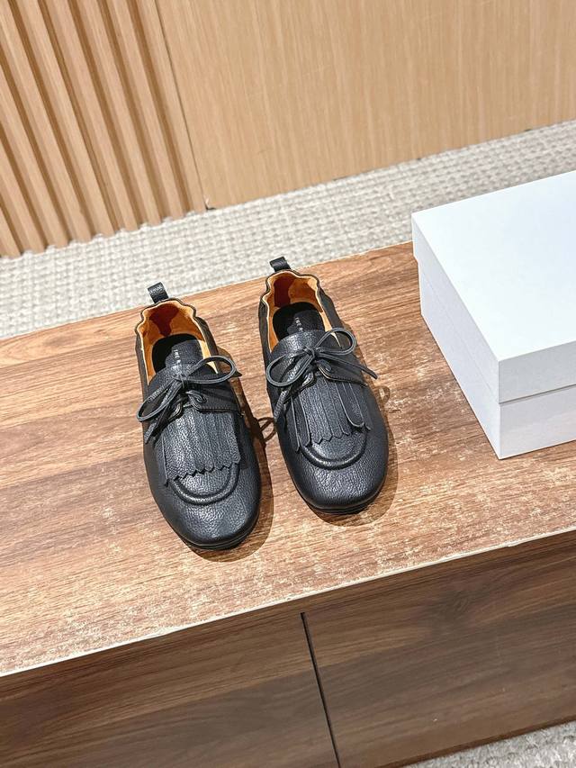 Made in Dongguan# The new tasseled elastic loafers are a true classic. DDD's des