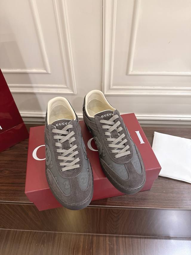 Men's Gucci Double G casual shoes (white version) DDD. Crafted from soft suede,