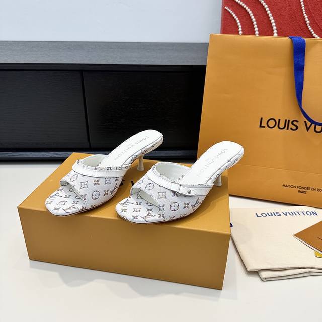 New color Loui* Vuitto* L Donkey brand new year's new Murakami Takashi white tr
