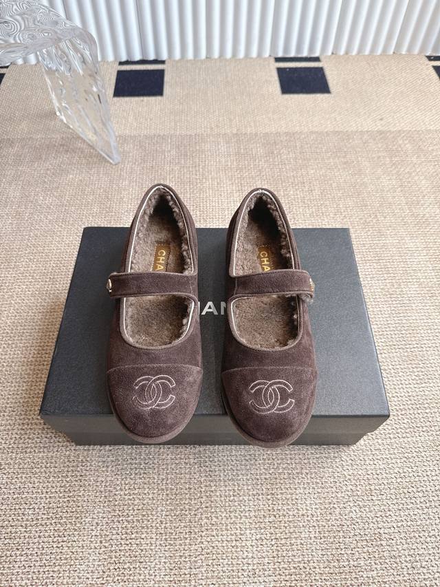 Chane New Arrival ~ Chanel's new fall/winter furry loafers (DDD). The upper feat