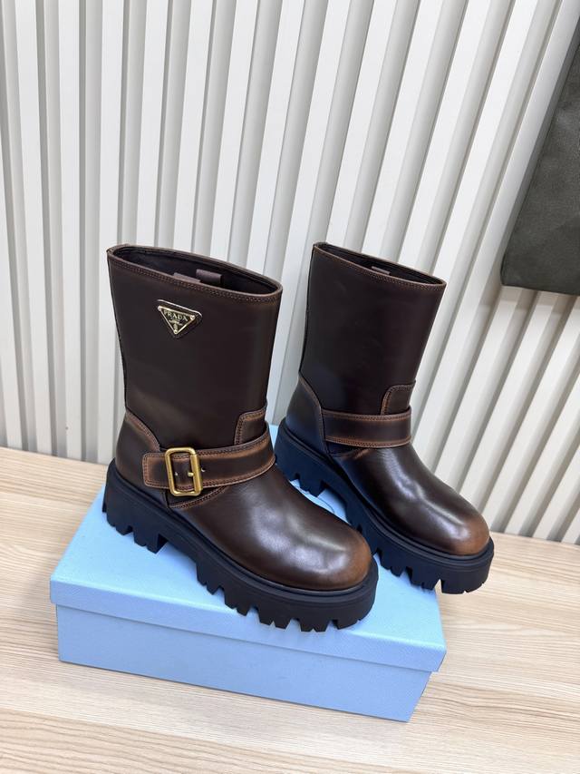 Prada couple's Martin boots are here, comfortable and elegant. 1:1 replica of th