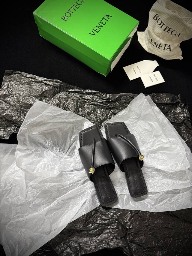 Bottega Venet* New arrival Bv These black sandals are a must-have for every fash