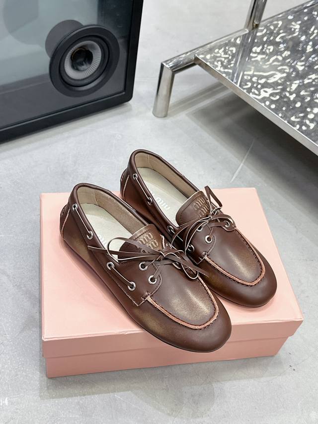 Miu Miu 2025 new color-washed loafers Fabric: color-washed cowhide Lining: sweat