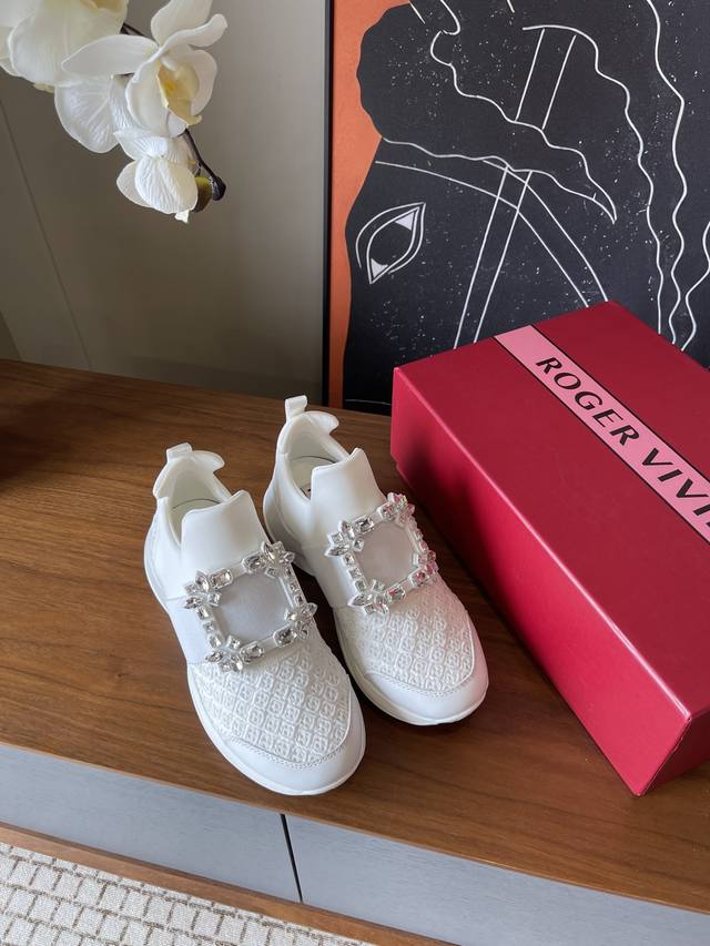 Top quality Roger Viv** classic thick-soled sneakers with textile and leather up