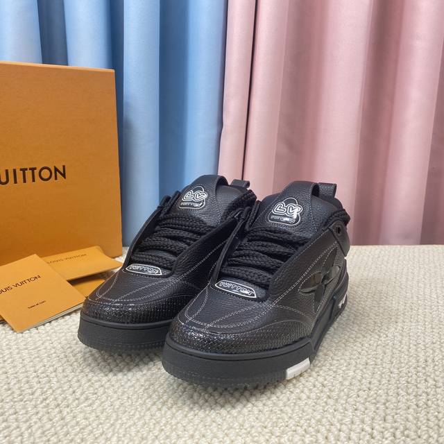 New couple's sneakers in stock! Top-tier flats, all available in the LVPK marke