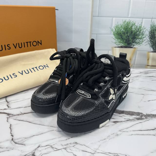 The new Lv-Trainer Louis Vuitton pair competes with all other available couples'