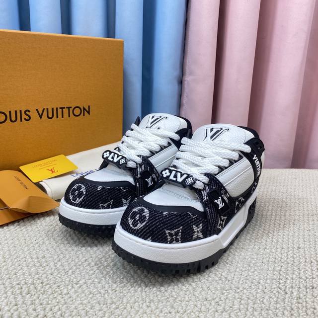 New couple's in stock, top-of-the-line loafers (LV-Louis Vuitton vs. all other