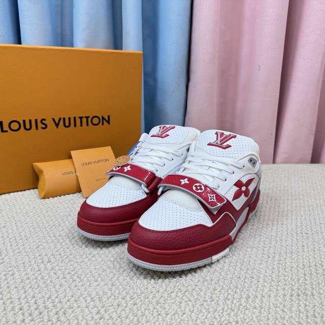 New couple's Lv-Trainer Louis Vuitton vs. all other couple's models on the mark