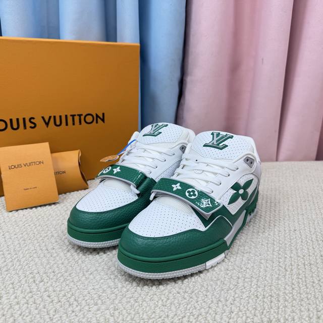 New couple's Lv-Trainer Louis Vuitton vs. all other couple's models on the mark