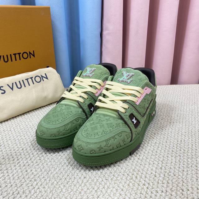 In stock! New Lv. High-quality, purchased through a purchasing agent. Louis Vui