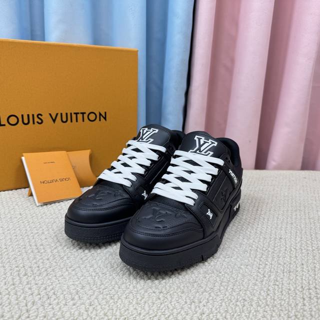 Large quantities of couple's Lv-Trainer Louis Vuitton pairs are available. This
