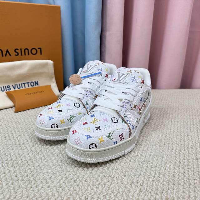 Large quantities of premium couple's Lv-Trainer Louis Vuitton pairs, competing w