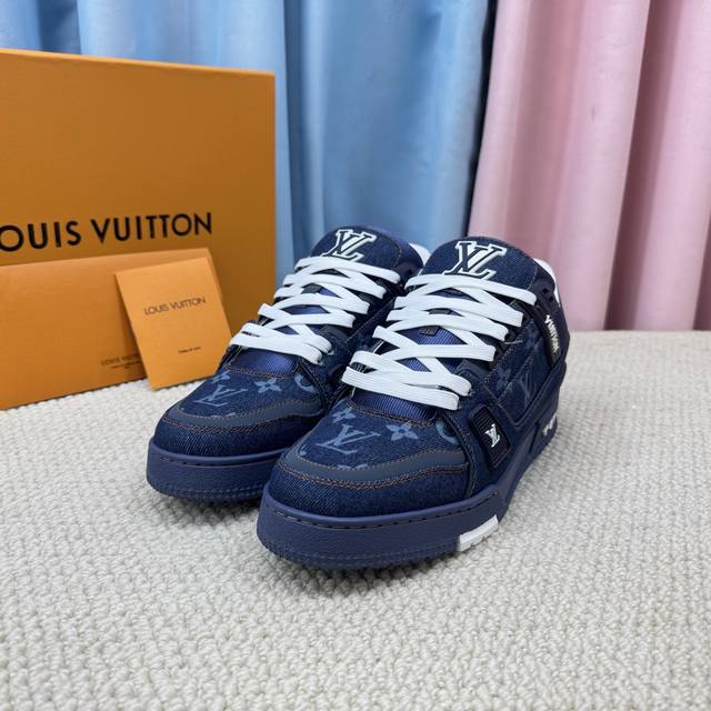 New couple's Lv-Trainer Louis Vuitton pairs all-match couple's models. This run