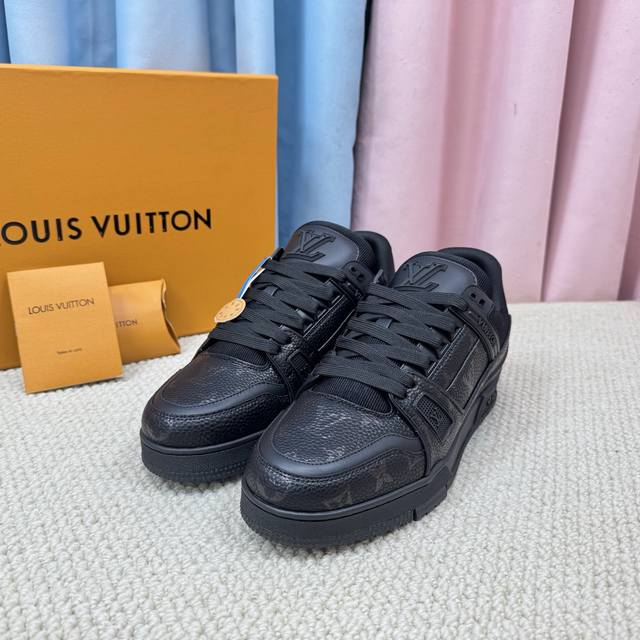 New couple's Lv-Trainer Louis Vuitton vs. all other couple's models on the mark