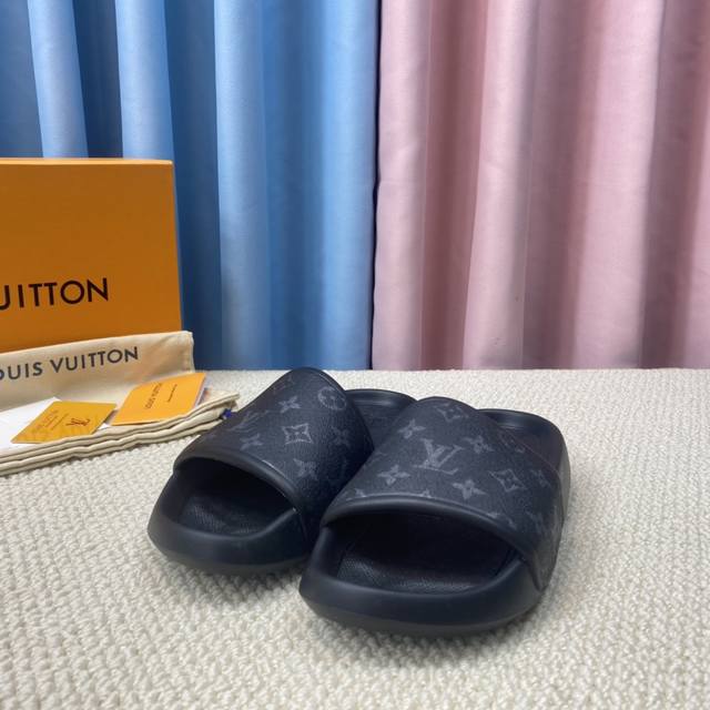 Lv's best-looking slippers with 3D-printed uppers. Lv's trending Xiaohongshu (Li