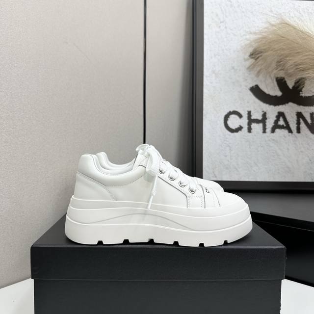 Chane* Chanel 25S thick-soled white sneakers, a casual sneaker worn by influence
