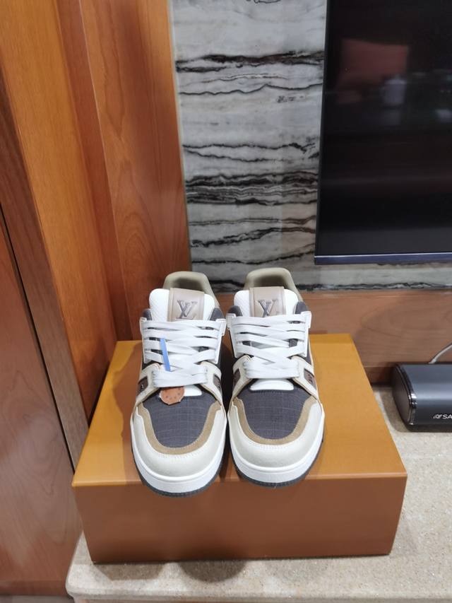 New, top-tier couple's Lv~Trainer Louis Vuitton By Virgin Abloh's best-looking