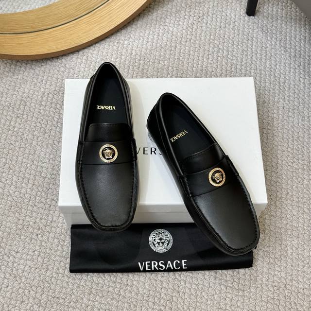 Yangli is the global leader in high-quality Versace classic low-top driving shoe