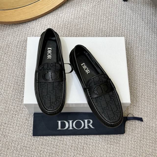 High-quality Dior loafers with sheepskin lining. Dior's latest arrival, real pho