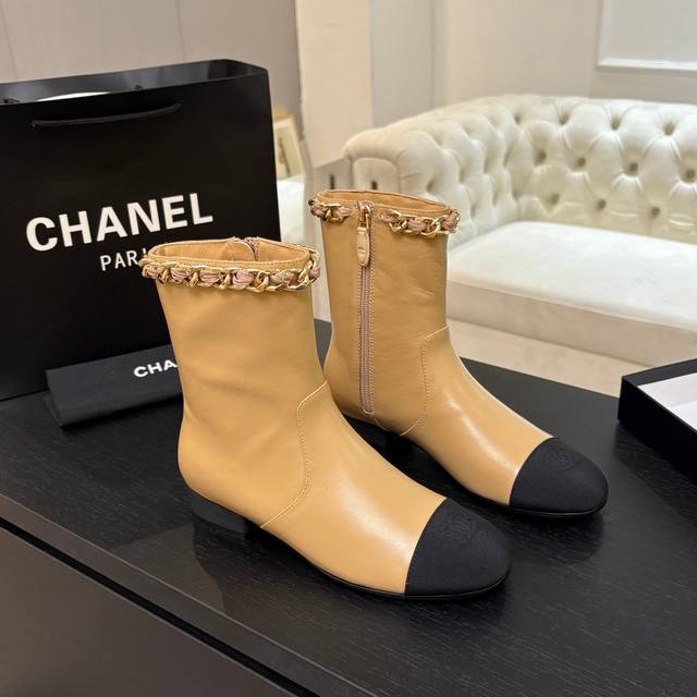 New Early Fall Chanel 25B Fall/Winter Runway Style Diamond-Quartz Chain Ankle B