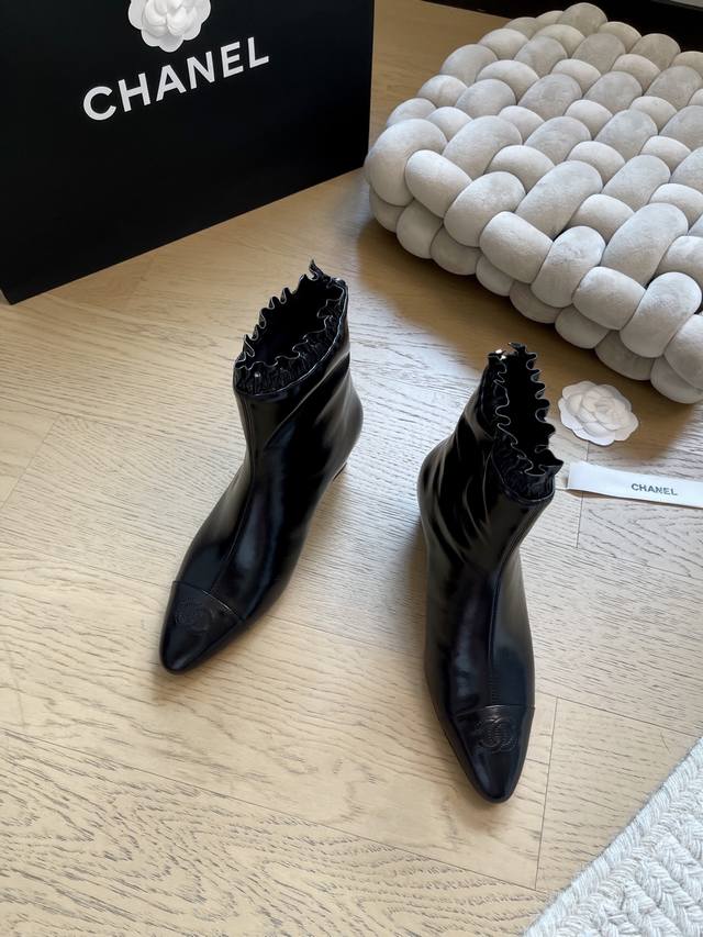 Chanel 25K platform ankle boots for fall and winter! A timeless style! A must-ha
