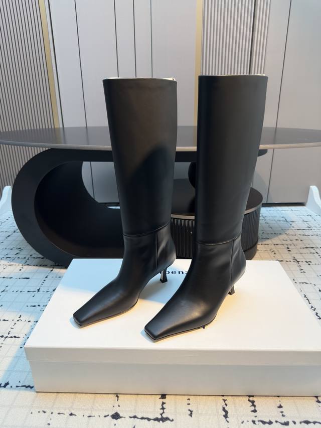 Proenza Schouler*'s new black long boots are made of exquisitely selected leathe