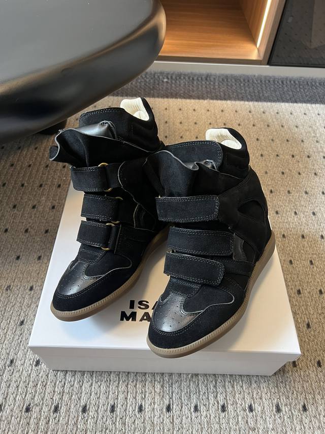 Isabel Maran* 25 new autumn/winter styles from Isabel Maran are hotly recommende