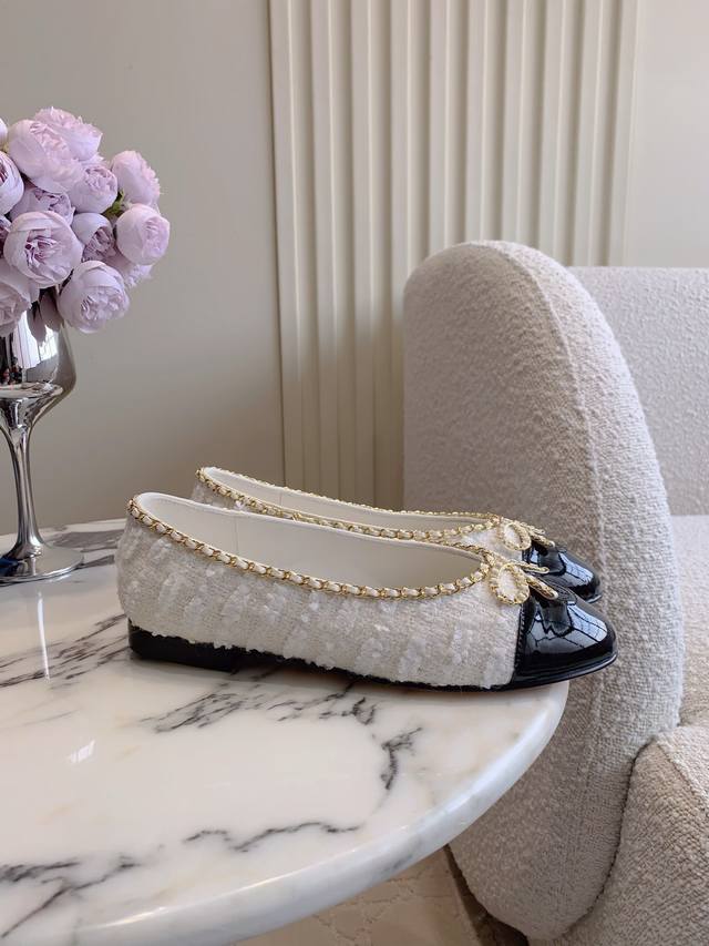 Chane*'s new chain bow ballet flats are a timeless classic. Comfortable, breatha