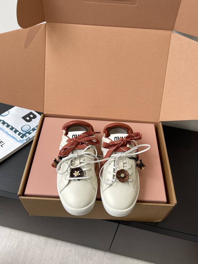 Agent-grade Miu Miu thin-soled biscuit-soled 25Ss new British-style lace-up whit