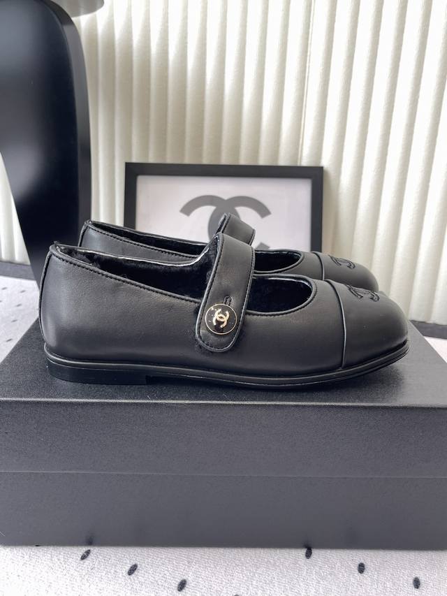Chanel's new autumn and winter wool shoes, high version, round square toe design