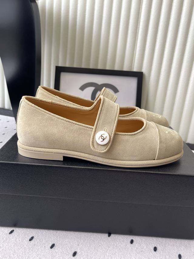 Chanel's new autumn and winter wool shoes, high version, round square toe design