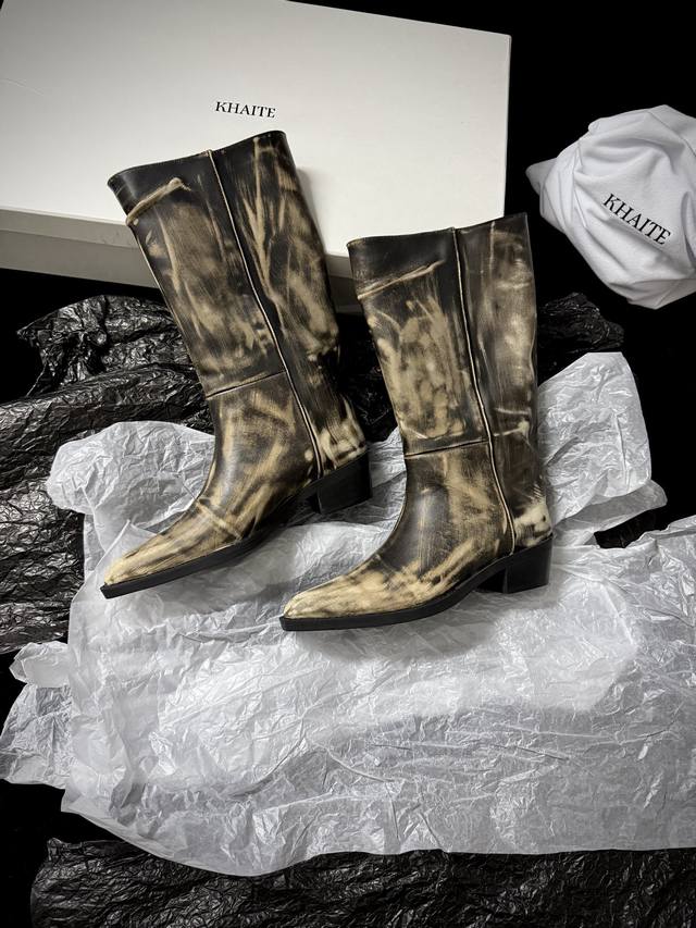 Khait* New boots DDD, put "cool" on your legs. DDD's neat square heel and pointe