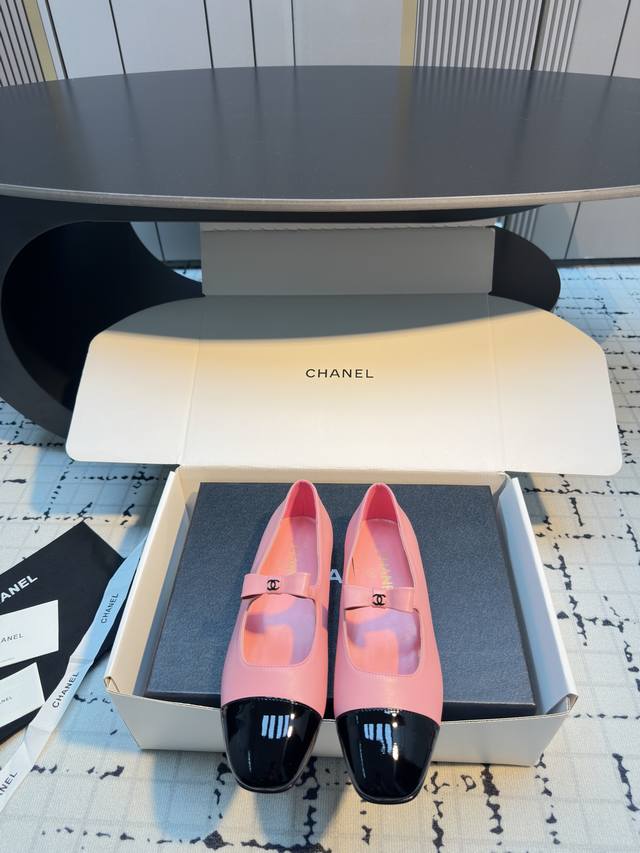 Chanel small square toe bow colorblock Mary Jane shoes Small square toe design