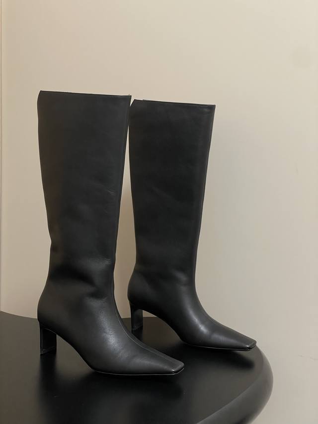 25Ss Fall/Winter new Khaite boots, a niche trendy brand with minimalist, square-