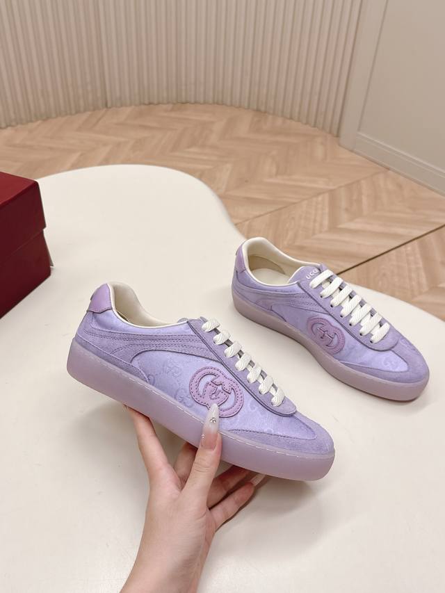 Gucci 2025 new casual shoes, sneakers, skateboard shoes, white shoes, a pair of