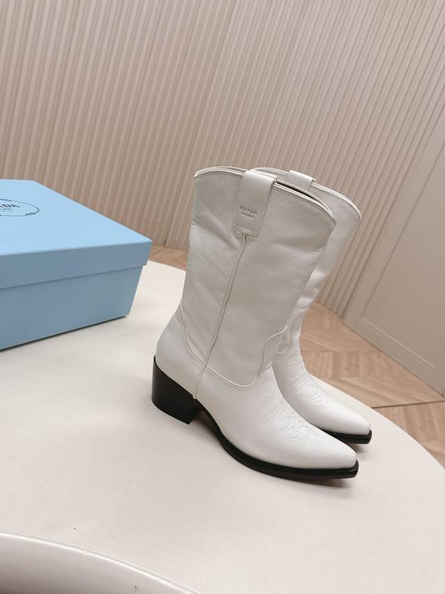 Prada's latest fall/winter western cowboy boots DDD. This year's most worthwhile