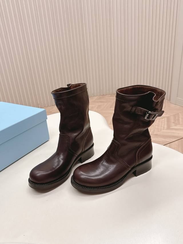 High-end version Prada slip-on boots, the ultimate women's ankle boots DDD. A co